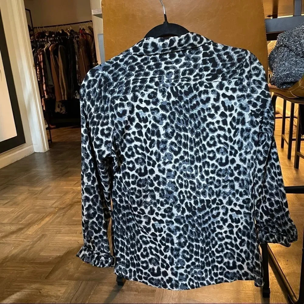 Bcbgmaxazria Leopard Print Button Uptop Size S. - image 4